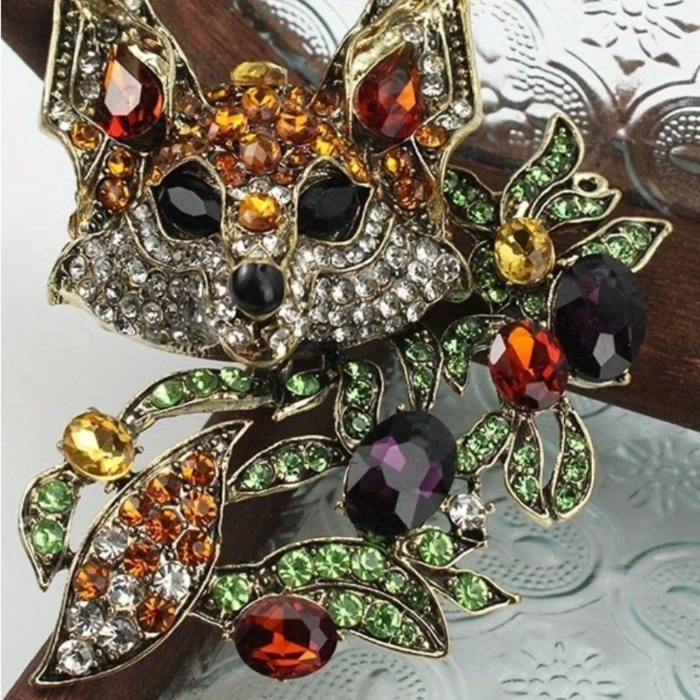 Large Elegant Fox Brooch with Multicolor Crystals Metal Base - Picture 2 of 4